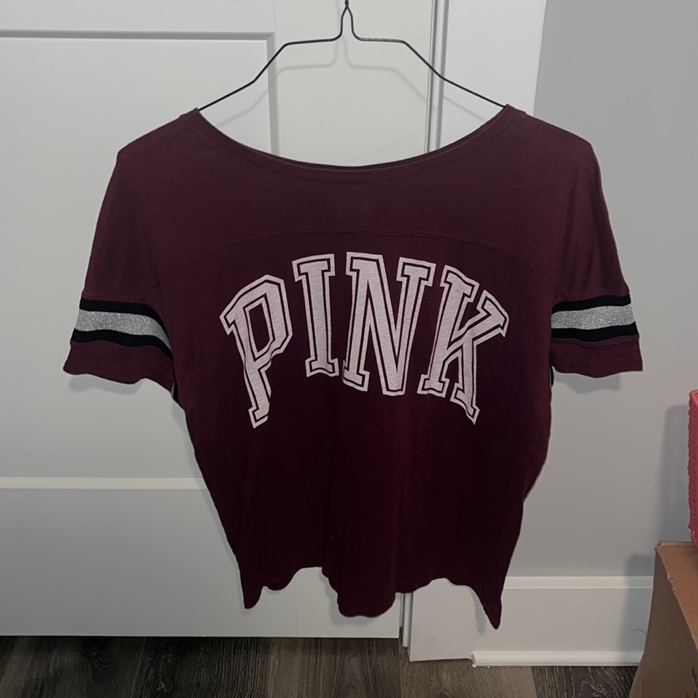 pink t shirt